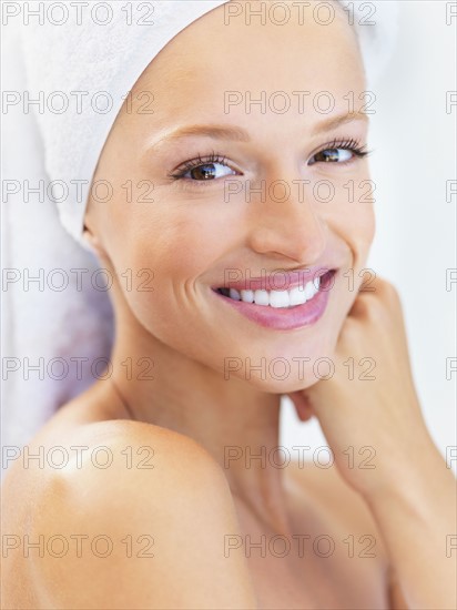 Woman at the spa. Photo : momentimages