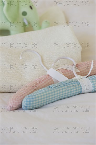 Quilted hangers baby blanket and stuffed elephant. Photo : Daniel Grill