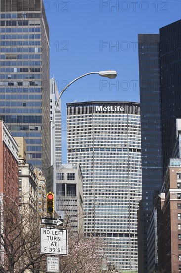 Buildings on 42nd Street in Manhattan. Photo : fotog