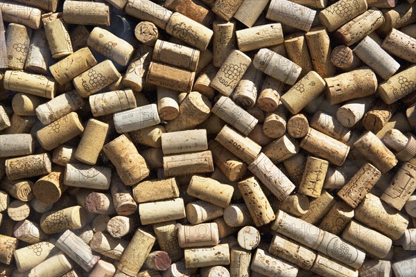 Pile of corks. Photo : fotog