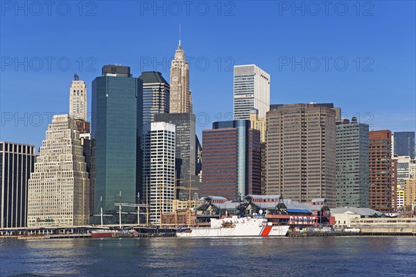 Marina in downtown Manhattan. Photo : fotog