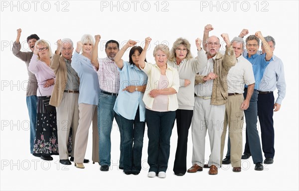 A row of people raising their fists in anger. Photo : momentimages