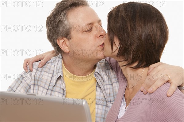 Couple kissing. Photo : K.Hatt