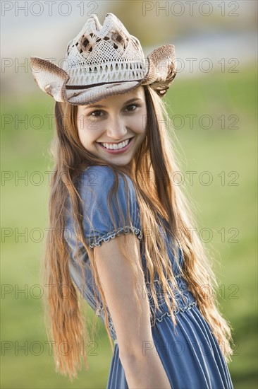 Beautiful smiling cowgirl. Photo : Mike Kemp