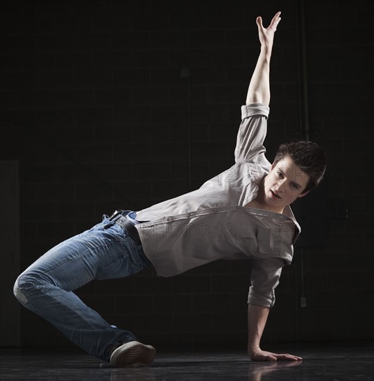 Male dancer balancing on one arm. Photo : Mike Kemp