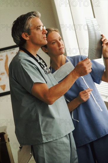 Doctor and nurse looking at chart. Photo : Rob Lewine