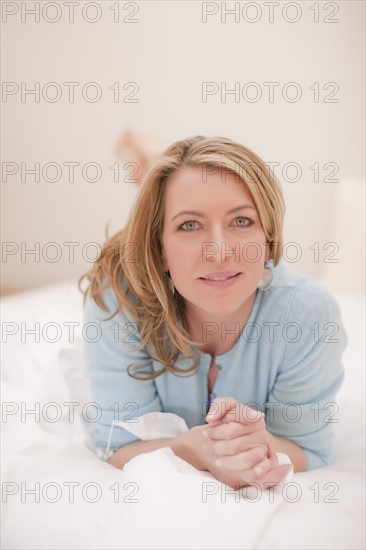 Relaxed woman lying down. Photo : Dan Bannister