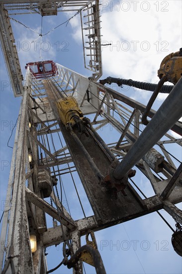 Oil drilling rig. Photo : Dan Bannister