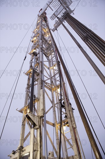 Oil drilling rig. Photo : Dan Bannister