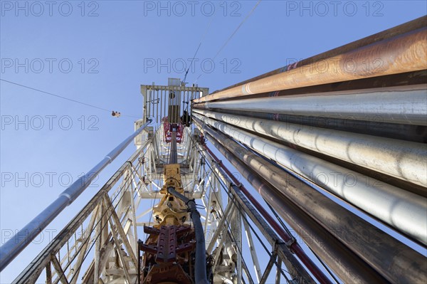 Oil drilling rig. Photo : Dan Bannister