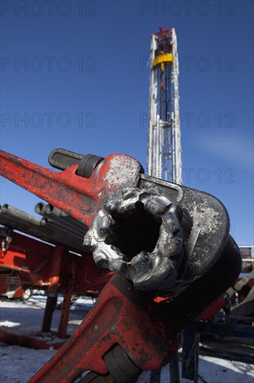 Pipe wrench on oil drilling rig. Photo : Dan Bannister
