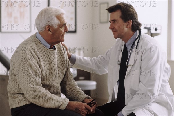 Doctor consulting with patient. Photo : Rob Lewine