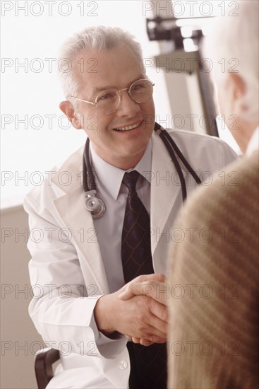 Doctor and patient shaking hands. Photo : Rob Lewine