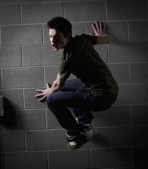 Man climbing a wall. Photo : Mike Kemp