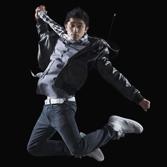 Hip hop dancer jumping in the air. Photo : Mike Kemp