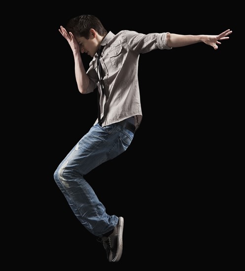 Male dancer jumping in the air. Photo : Mike Kemp