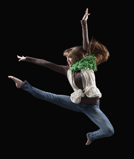 Female dancer performing lyrical dance. Photo : Mike Kemp