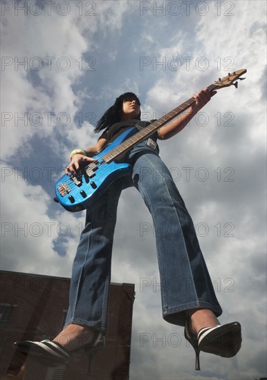 Guitar player suspended in the air. Photo : Stewart Cohen