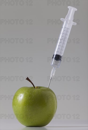Syringe in apple. Photo : Mike Kemp