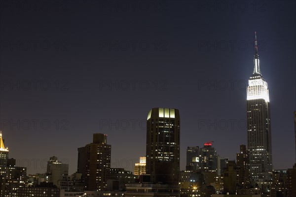 New York City skyline at dusk. Photo : David Engelhardt