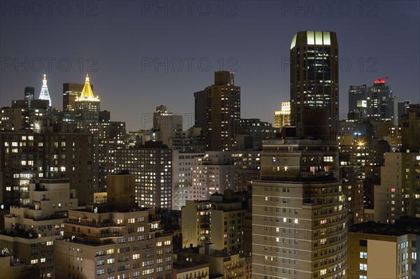 New York City skyline at dusk. Photo : David Engelhardt