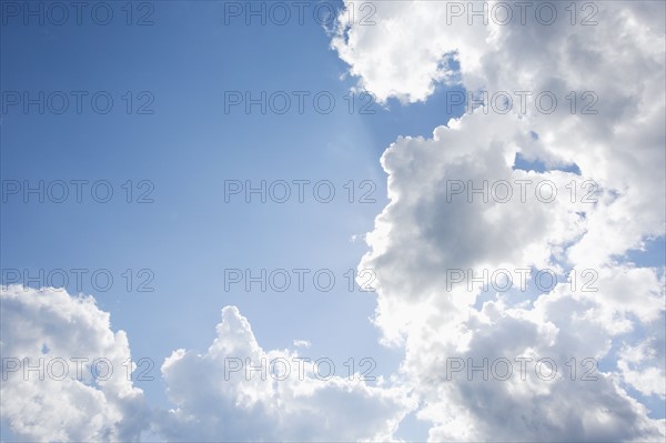 Clouds blue sky and sunlight. Photo : Chris Hackett