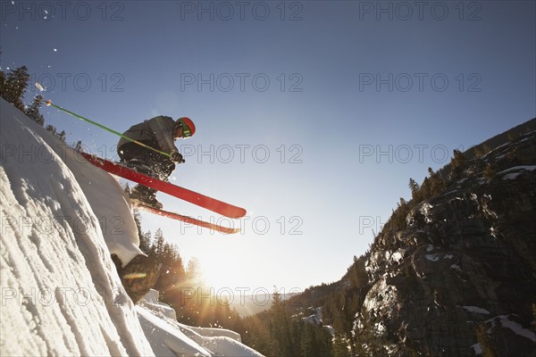 Skier mid jump in Aspen Colorado. Photo : Shawn O'Connor