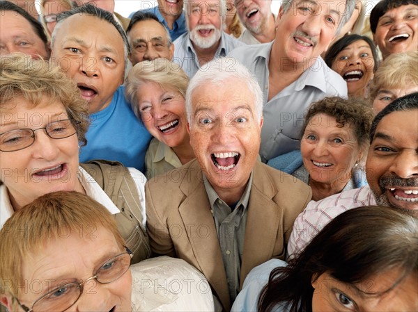 A group of laughing people. Photo : momentimages