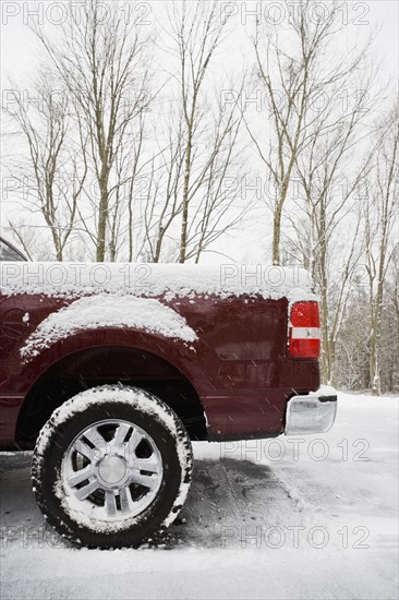 Rear of pickup truck covered in snow. Photo : Chris Hackett