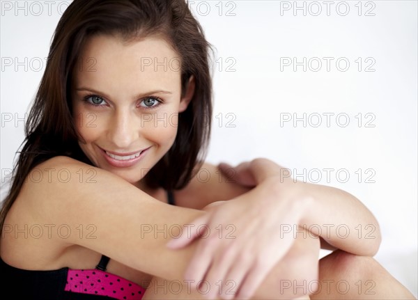 Portrait of a beautiful brunette woman. Photo : momentimages