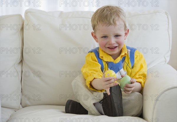 Young child holding Easter eggs. Photo : Chris Grill