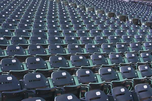 Empty bleacher seats. Photo : fotog