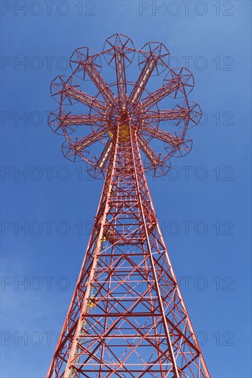 Amusement park ride. Photo : fotog