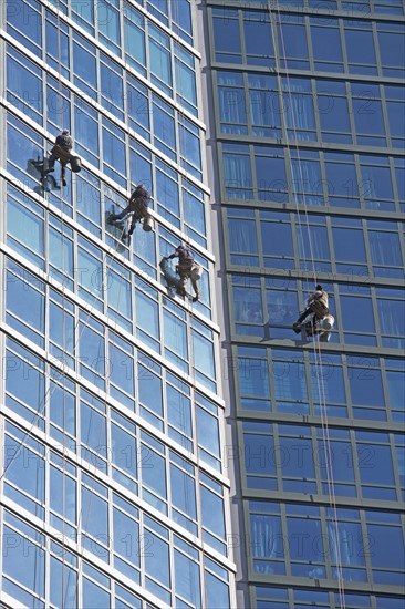 Window washers cleaning windows on skyscraper. Photo : fotog