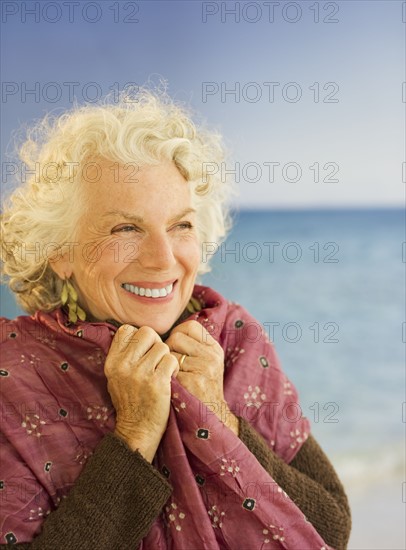 Woman wearing a shawl at the beach. Photo. Daniel Grill