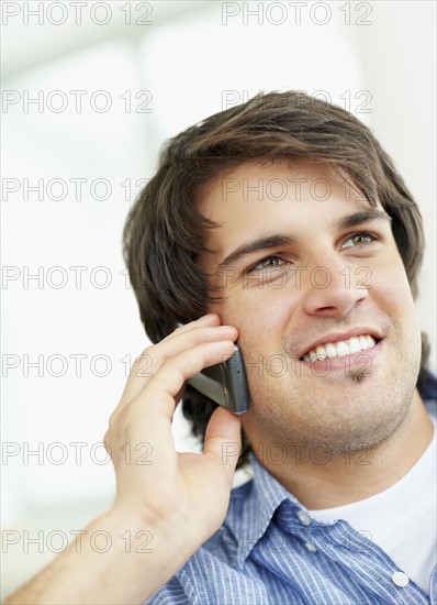 Handsome man talking on cell phone. Photo : momentimages