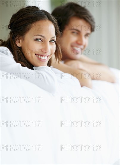 Daydreaming couple. Photo : momentimages