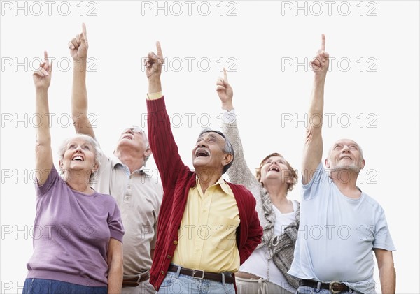 Group of seniors pointing up. Photo : momentimages