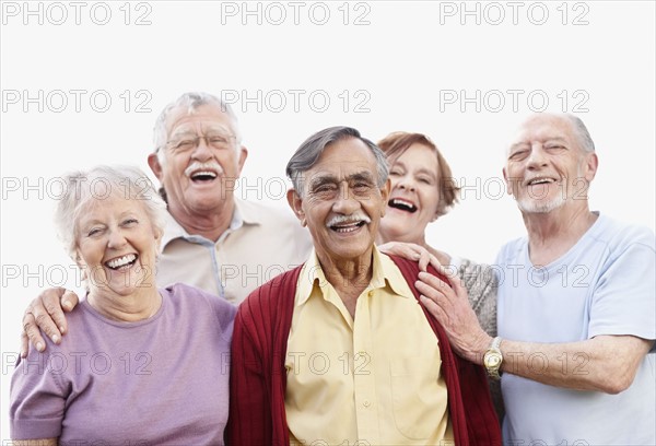Group of laughing seniors. Photo : momentimages