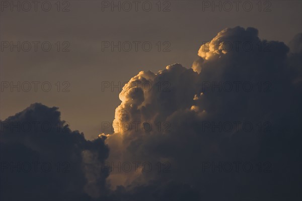 Sunset behind clouds. Photo. Antonio M. Rosario