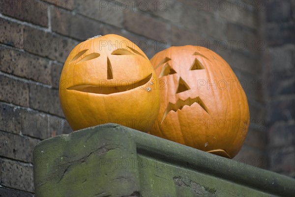 Jack-o-lanterns on banister. Photo. Antonio M. Rosario