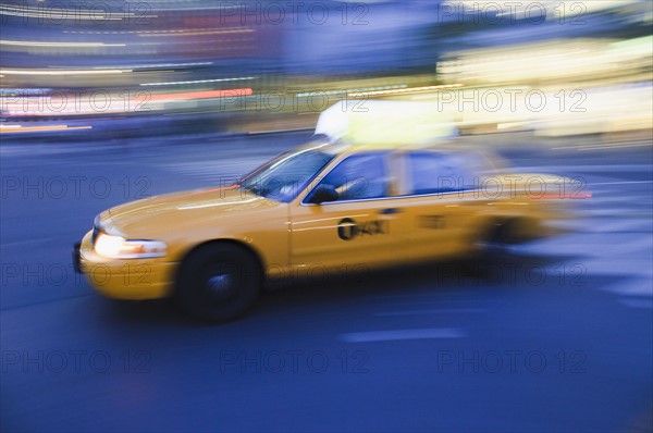 Taxi cab driving at night. Photo : Antonio M. Rosario