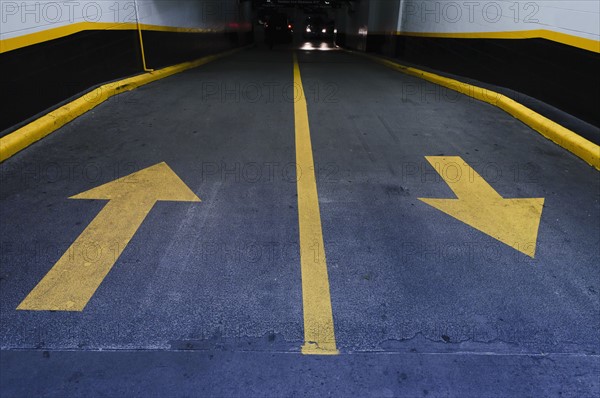 Arrows on road in garage. Photo : Antonio M. Rosario