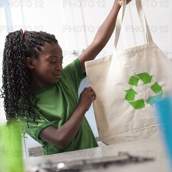 Young girl holding reusable shopping bag. Photo. Tim Pannell