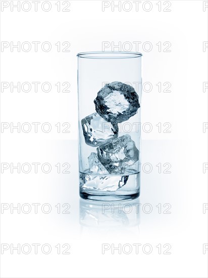 Ice cubes in glass. Photo : David Arky