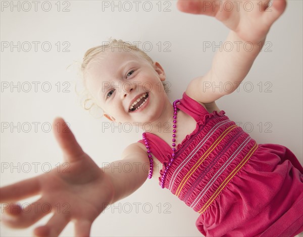 Cute young girl lying down. Photo : Mike Kemp