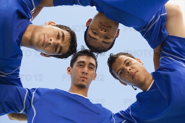 Football players huddled together. Photo. Mike Kemp