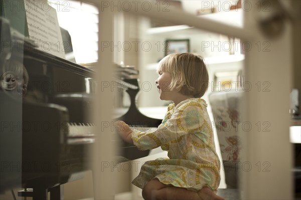 Young girl playing piano. Photo : Tim Pannell