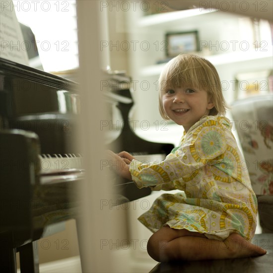 Young girl playing piano. Photo : Tim Pannell