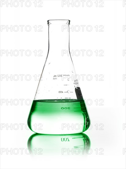 Green liquid in beaker. Photo : David Arky